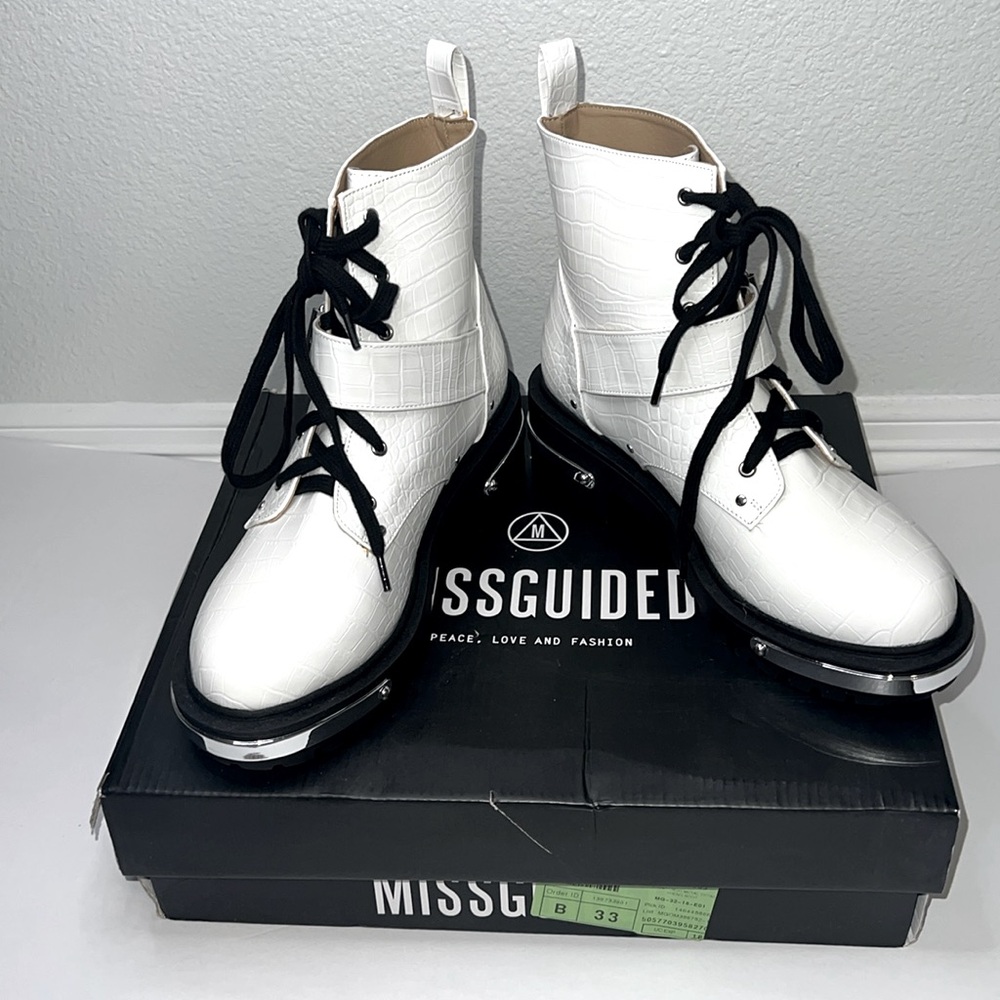 NIB! Misguided white combat boot crocodile print silver toe 🐊
